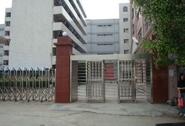 Διπλή πύλη ασφάλειας περιστροφικών πυλών ύψους παρόδων πλήρης για τα σχολεία