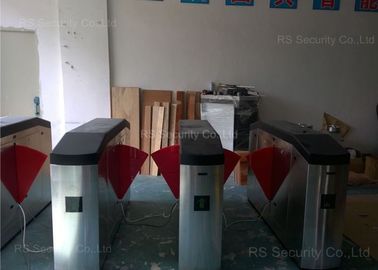 Έξυπνο κόκκινο φτερό τέσσερα μετρό περιστροφικές πύλες κυκλοφορίας καναλιών με τον έλεγχο αισθητήρων IR